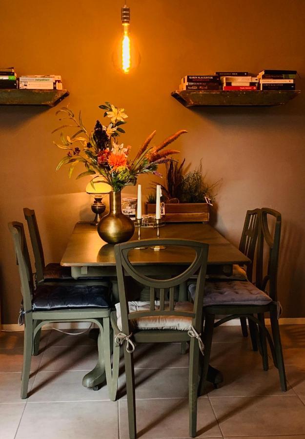 Couette-café Bed And Breakfast: 'bij Ons Achter'