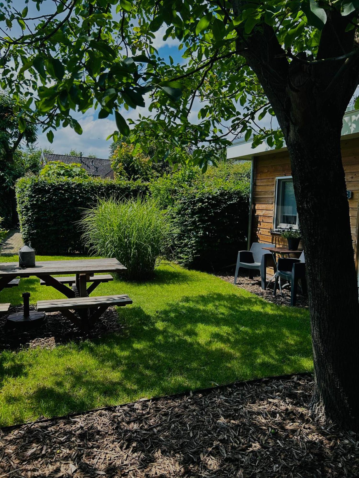 Bed And Breakfast: 'bij Ons Achter' Couette-café
